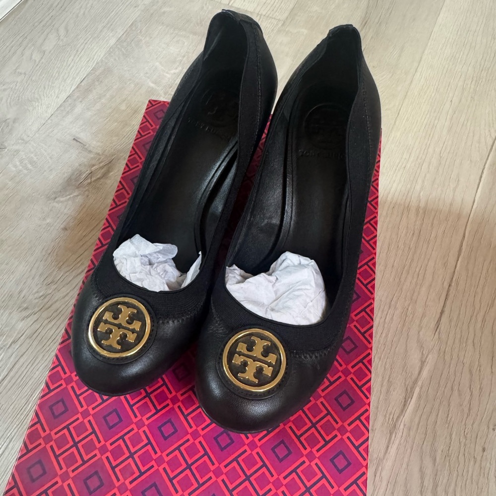 Tory Burch wedge black and gold
